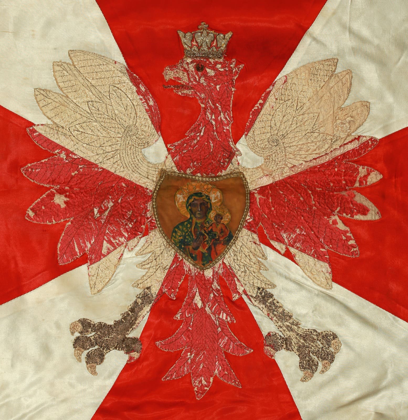 Un estandarte que guarda 90 años de historia